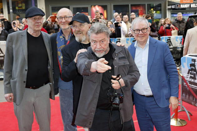 Christoph Rüter, Peter Lohmeyer, Dietmar Bär, Armin Rohde und Joachim Krol bei der Premiere des Dokumentarfilms Vier von Hier in der Lichtburg. Essen, 21.04.2026