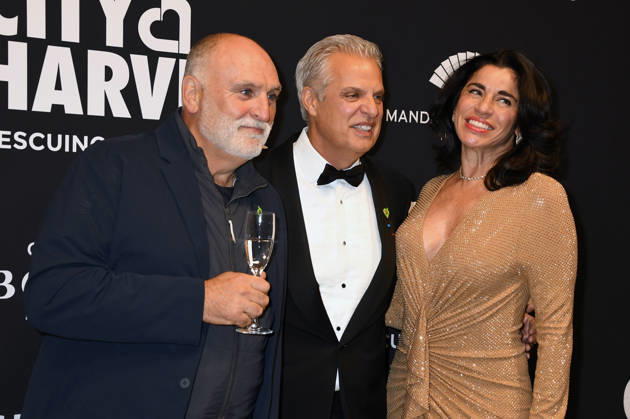 NEW YORK, NY APRIL 21 Joso Andro s, Eric Ripert and Sandra Ripert at City Harvest Presents The 2026 Gala Shaken, Not Stirred on April 21, 2026 at Cipriani 42nd St in New York City Credit AdMedia New York City USA  - ZUMAa123 20260421_zaa_a123_004 Copyright: xJackxFyckex