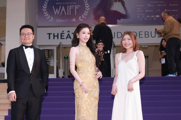 CANNES, FRANCE - APRIL 22: Actress singer Esther Yu Shuxin (C) arrives at the World AI Film Festival (WAIFF 2026) on April 22, 2026 in Cannes, France.  Copyright: xVCGx 111636497569