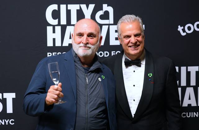 2026 City Harvest Gala - NYC José Andrés and Eric Ripert attend the 2026 City Harvest Gala at the Cipriani restaurant in New York, NY on April 21, 2026. Photo by Charles Guerin ABACAPRESS.COM New York City NY United States  Copyright: xGuerinxCharles ABACAx