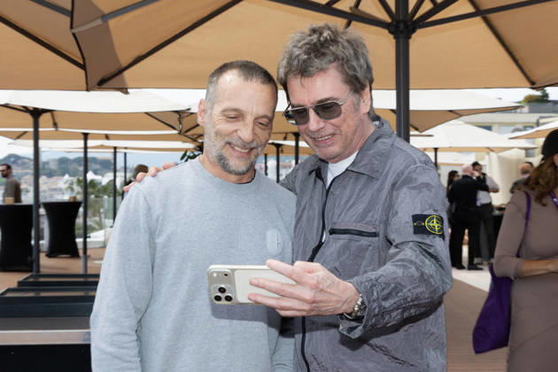 2nd World AI Film Festival - Photocall - Cannes Mathieu Kassovitz and Jean-Michel Jarre attend the photocall of the 2nd World AI Film Festival (WAIFF) at the Marriott hotel in Cannes. France on April 21, 2026. Photo by Shootpix ABACAPRESS.COM Cannes France  Copyright: xShootpix ABACAx
