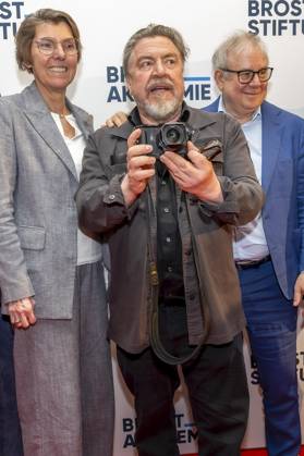 ABB 4VONHIER- Betina Bötinger Boettinger (Moderatorin) Armin Rohde (Schauspieler), Joachim Krol (Schauspieler) zu Gast auf dem roten Teppich bei der WDR TV Film Premiere Vier von Hier in der Lichtburg, Kinopremiere in Essen am 21.94.2026