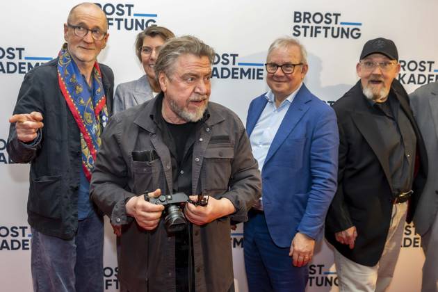 ABB 4VONHIER- Peter Lohmeyer (Schauspieler), Betina Bötinger Boettinger (Moderatorin),), Armin Rohde (Schauspieler), Joachim Krol (Schauspieler), Dietmar Bär Baer (Schauspieler zu Gast auf dem roten Teppich bei der WDR TV Film Premiere Vier von Hier in der Lichtburg, Kinopremiere in Essen am 21.94.2026