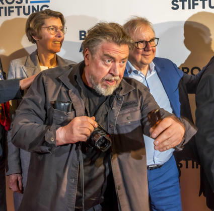 ABB 4VONHIER- Betina Bötinger Boettinger (Moderatorin),), Armin Rohde (Schauspieler), Joachim Krol (Schauspieler), Dietmar Bär Baer (Schauspieler zu Gast auf dem roten Teppich bei der WDR TV Film Premiere Vier von Hier in der Lichtburg, Kinopremiere in Essen am 21.94.2026