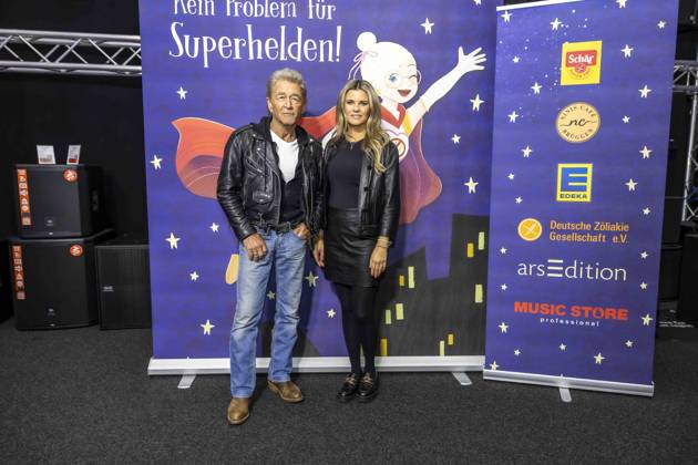 ABB MAFFAYBUCH - Peter Maffay und Frau Hendrikje Balsmeyer bei der Vorstellung Kinderbuchveroeffentlichung Der unerwuenschte Gast von Hendrikje Balsmeyer,mit einem Vorwort von Peter Maffay im Music Store Koeln am 21.02.2026 in Koeln