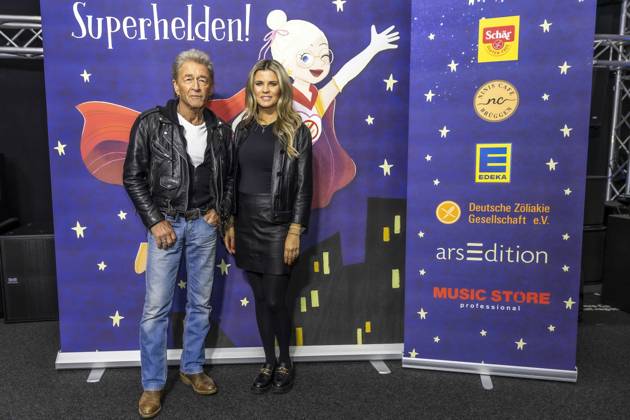 ABB MAFFAYBUCH - Peter Maffay und Frau Hendrikje Balsmeyer bei der Vorstellung Kinderbuchveroeffentlichung Der unerwuenschte Gast von Hendrikje Balsmeyer,mit einem Vorwort von Peter Maffay im Music Store Koeln am 21.02.2026 in Koeln