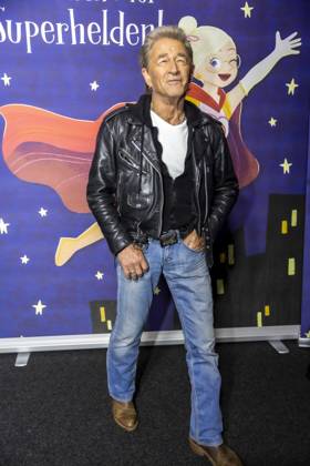 ABB MAFFAYBUCH - Peter Maffay bei der Vorstellung Kinderbuchveroeffentlichung Der unerwuenschte Gast von Hendrikje Balsmeyer,mit einem Vorwort von Peter Maffay im Music Store Koeln am 21.02.2026 in Koeln