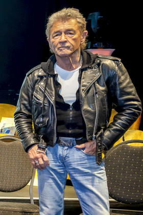 ABB MAFFAYBUCH - Peter Maffay bei der Vorstellung Kinderbuchveroeffentlichung Der unerwuenschte Gast von Hendrikje Balsmeyer,mit einem Vorwort von Peter Maffay im Music Store Koeln am 21.02.2026 in Koeln