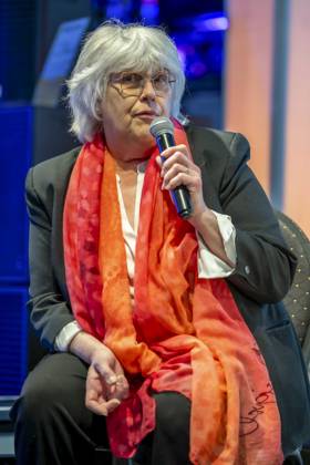 ABB MAFFAYBUCH -Sofia Beisel (Deutsche ZOEliakie Gesellschaft) bei der Vorstellung Kinderbuchveroeffentlichung Der unerwuenschte Gast von Hendrikje Balsmeyer,mit einem Vorwort von Peter Maffay im Music Store Koeln am 21.02.2026 in Koeln