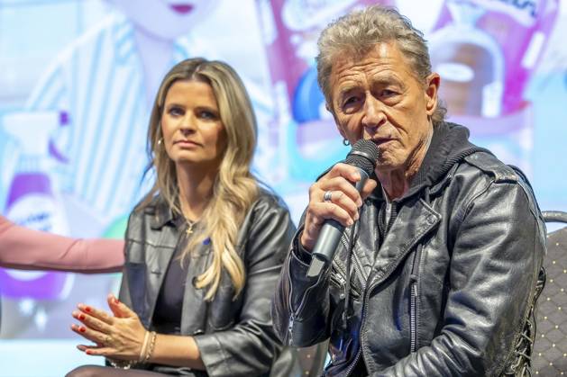 ABB MAFFAYBUCH - Peter Maffay und Frau Hendrikje Balsmeyer bei der Vorstellung Kinderbuchveroeffentlichung Der unerwuenschte Gast von Hendrikje Balsmeyer,mit einem Vorwort von Peter Maffay im Music Store Koeln am 21.02.2026 in Koeln