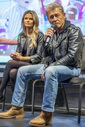 ABB MAFFAYBUCH - Peter Maffay und Frau Hendrikje Balsmeyer bei der Vorstellung Kinderbuchveroeffentlichung Der unerwuenschte Gast von Hendrikje Balsmeyer,mit einem Vorwort von Peter Maffay im Music Store Koeln am 21.02.2026 in Koeln