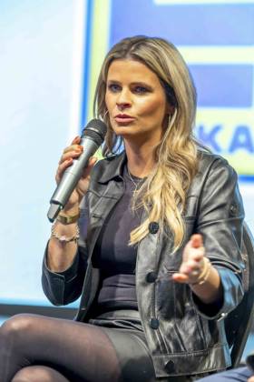 ABB MAFFAYBUCH - Hendrikje Balsmeyer bei der Vorstellung Kinderbuchveroeffentlichung Der unerwuenschte Gast von Hendrikje Balsmeyer,mit einem Vorwort von Peter Maffay im Music Store Koeln am 21.02.2026 in Koeln