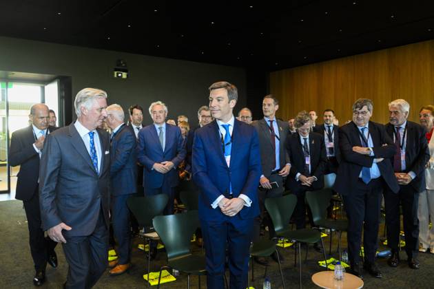 Interregional Royal Visit to WalloniaFlanders 2026 KRUISEM, BELGIUM - APRIL 22: King Philippe of Belgium pictured visiting Renson during the first Interregional Royal Visit to WalloniaFlanders on April 22, 2026 in Kruisem, Belgium, 22 04 2026 Kruisem Belgium  Copyright: xPhilipxReynaersx