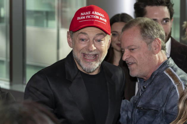 April 21, 2026, New York, New York, USA: ANDY SERKIS greets guests while attending the Animal Farm Premiere at Regal Theater in New York. 21 April 2026 New York USA  - ZUMAa265 20260421_zep_a265_031 Copyright: xEricxAcquayex