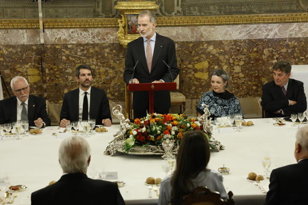 Spain s King Felipe VI (C) delivers a speech during the royal official lunch held in honor of Mexican writer Gonzalo Celorio (L, front), winner of 2025 Cervantes Literature Prize, at the Royal Palace in Madrid, Spain on 22 April 2026. 2025 Cervantes Literature Prize will be handed to Celorio during a ceremony held on 23 April. Royal offcial lunch in honor of Mexican writter and 2025 Cervantes Literature Prize laureate Gonzalo Celorio !ACHTUNG: NUR REDAKTIONELLE NUTZUNG! Copyright: xChemaxMoyax GRAF7500 20260422-55020062086_1