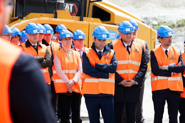 Sébastien Lecornu, Prime minister Emmanuel Macron, President of the French Republic, inaugurates one of the 150 major GPS strategic projects selected under the acceleration scheme the Imerys lithium mine at Echassieres, le 22 avril 2026 French Prime minister Sebastien Lecornu visits the Echassieres mining project of lithium at the Imerys site, Alliers, Auvergne Rhone Alpes, France Wednesday, April 22, 2026 01ACCORSINIJEANNE IMERYS 0043 Credit Jeanne Accorsini SIPA 2604221609 Echassières France Copyright: xJeannexAccorsini Pool BestimagexJeannexAccorsini Pool Bestimagex