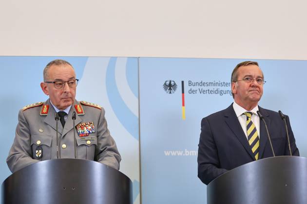 Berlin, Deutschland, 22.04.2026: Bundesministerium der Verteidigung: Pressekonferenz zu ausgewählten Aufträgen aus der Bundeswehrtagung 2025: Carsten Breuer und Bundesminister der Verteidigung Boris Pistorius (SPD), Nils Hilmer (SPD) Copyright: xdtsxNachrichtenagenturx dts_116114