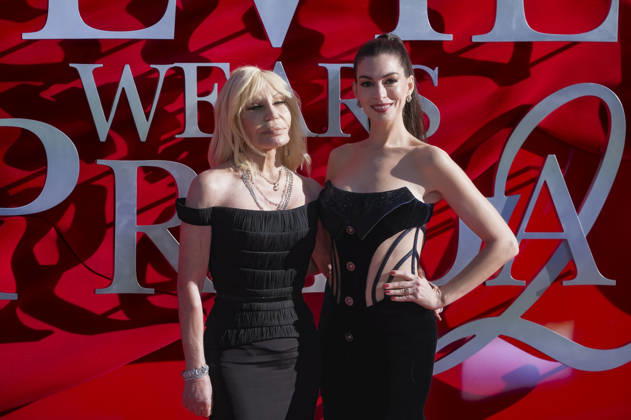 Donatella Versace und Anne Hathaway bei der Europapremiere des Kinofilms The Devil Wears Prada 2 Der Teufel trägt Prada 2 im Cineworld Leicester Square & Vue West End. London, 22.04.2026