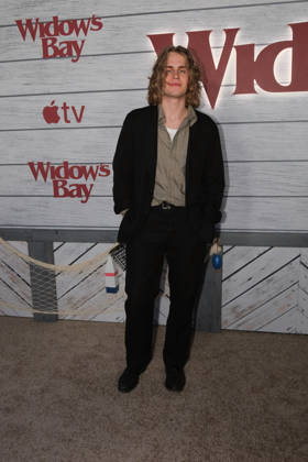 NEW YORK, NEW YORK - APRIL 22: Beck Nolan at Apple s Widow s Bay New York Premiere at Regal Union SKate O Flynn quare on April 22, 2026 in New York City. Credit: AdMedia USA  - ZUMAa123 20260422_zaa_a123_122 Copyright: xChrisxGonzalezx