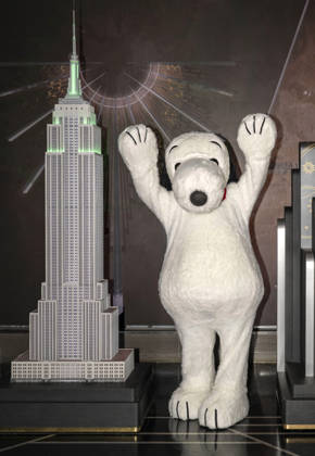 April 22, 2026, New York, Ny, United States: Snoopy lights the Empire State Building to celebrate Earth Day and the impact trees have on our world in partnership with the Arbor Day Foundation and Peanuts Worldwide. Held at Empire State Building in New York. Zuma Press April 22, 2026. New York United States - ZUMAp281 20260422_zea_p281_008 Copyright: xPhotoxImagexPressx