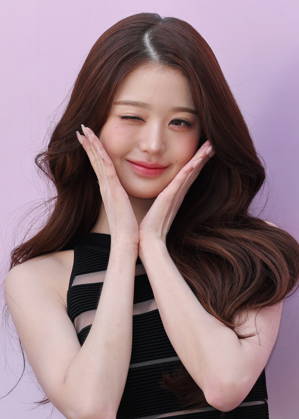 S. Korean singer Jang Won-young S. Korean singer Jang Won-young Jang Won-young, a member of South Korean girl group Ive, poses for a photo during a publicity event for the Dyson Supersonic Travel Lounge in Seoul on April 23, 2026 to promote the household appliance brand Dyson. (Yonhap) 2026-04-23 14:20:03 < 1980-2026 YONHAPNEWS AGENCY. .> ¼­¿ïÆ¯º°½Ã EDITORIAL USE ONLY  Copyright: xx PYH2026042312690034400 YonhapxNewsx yonphotos251703