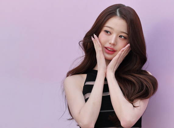 S. Korean singer Jang Won-young S. Korean singer Jang Won-young Jang Won-young, a member of South Korean girl group Ive, attends a publicity event for the Dyson Supersonic Travel Lounge in Seoul on April 23, 2026, to promote the household appliance brand Dyson. (Yonhap) 2026-04-23 15:38:31 < 1980-2026 YONHAPNEWS AGENCY. .> ¼­¿ïÆ¯º°½Ã EDITORIAL USE ONLY  Copyright: xx PYH2026042316630034400 YonhapxNewsx yonphotos251717