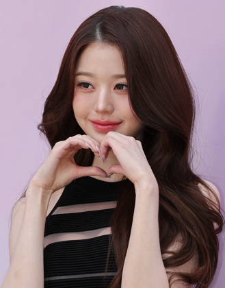 S. Korean singer Jang Won-young S. Korean singer Jang Won-young Jang Won-young, a member of South Korean girl group Ive, attends a publicity event for the Dyson Supersonic Travel Lounge in Seoul on April 23, 2026, to promote the household appliance brand Dyson. (Yonhap) 2026-04-23 15:38:22 < 1980-2026 YONHAPNEWS AGENCY. .> ¼­¿ïÆ¯º°½Ã EDITORIAL USE ONLY  Copyright: xx PYH2026042316600034400 YonhapxNewsx yonphotos251718