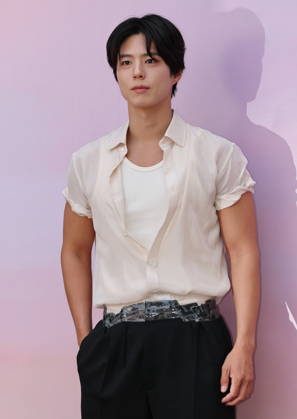 S. Korean actor Park Bo-gum S. Korean actor Park Bo-gum South Korean actor Park Bo-gum poses for a photo during a publicity event for the Dyson Supersonic Travel Lounge in Seoul on April 23, 2026, to promote the household appliance brand Dyson. (Yonhap) 2026-04-23 15:38:52 < 1980-2026 YONHAPNEWS AGENCY. .> ¼­¿ïÆ¯º°½Ã EDITORIAL USE ONLY  Copyright: xx PYH2026042316660034400 YonhapxNewsx yonphotos251720