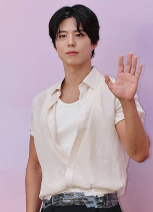 S. Korean actor Park Bo-gum S. Korean actor Park Bo-gum South Korean actor Park Bo-gum poses for a photo during a publicity event for the Dyson Supersonic Travel Lounge in Seoul on April 23, 2026, to promote the household appliance brand Dyson. (Yonhap) 2026-04-23 15:39:23 < 1980-2026 YONHAPNEWS AGENCY. .> ¼­¿ïÆ¯º°½Ã EDITORIAL USE ONLY  Copyright: xx PYH2026042316780034400 YonhapxNewsx yonphotos251721