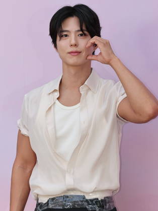 S. Korean actor Park Bo-gum S. Korean actor Park Bo-gum South Korean actor Park Bo-gum poses for a photo during a publicity event for the Dyson Supersonic Travel Lounge in Seoul on April 23, 2026, to promote the household appliance brand Dyson. (Yonhap) 2026-04-23 15:40:10 < 1980-2026 YONHAPNEWS AGENCY. .> ¼­¿ïÆ¯º°½Ã EDITORIAL USE ONLY  Copyright: xx PYH2026042316830034400 YonhapxNewsx yonphotos251723