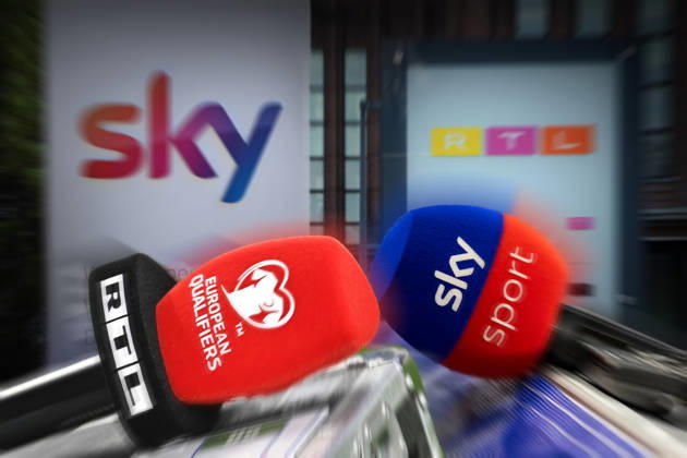 ACHTUNG FOTOMONTAGE: Nach Uebernahme RTL kauft Sky. Mikrofone von RTL und skySport. Konzernzentrale von RTL in Deutschland an der Koelner Messe und das sky Logo in Unterfoehring.