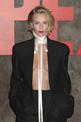 Charlize Theron bei der Premiere des Netflix-Films Apex im Paris Theatre. New York, 22.04.2026