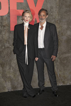 Charlize Theron und Baltasar Kormakur bei der Premiere des Netflix-Films Apex im Paris Theatre. New York, 22.04.2026