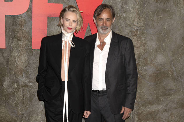 Charlize Theron und Baltasar Kormakur bei der Premiere des Netflix-Films Apex im Paris Theatre. New York, 22.04.2026