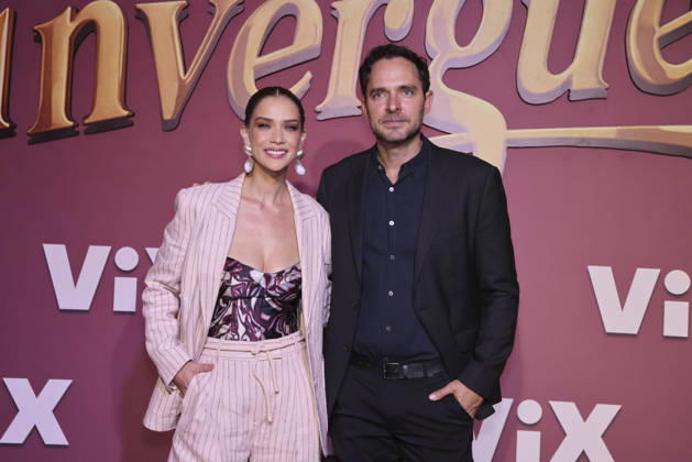Los Encantos del Sinverguenza Red Carpet Carolina Miranda and Manolo Cardona attend the red carpet for ˜Los Encantos del Sinverguenza™ tv series at Videocine. on April 22, 2026 in Mexico City, Mexico. (Photo by Yamak Perea Eyepix Group) Copyright: xYamakxPerea xEyepixxGroupx YP_22042026_181525