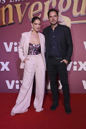 Los Encantos del Sinverguenza Red Carpet Carolina Miranda and Manolo Cardona attend the red carpet for ˜Los Encantos del Sinverguenza™ tv series at Videocine. on April 22, 2026 in Mexico City, Mexico. (Photo by Yamak Perea Eyepix Group) Copyright: xYamakxPerea xEyepixxGroupx YP_22042026_181527