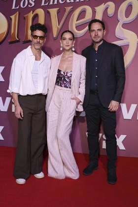 Los Encantos del Sinverguenza Red Carpet (L-R) Erick Elias, Carolina Miranda and Manolo Cardona attend the red carpet for ˜Los Encantos del Sinverguenza™ tv series at Videocine. on April 22, 2026 in Mexico City, Mexico. (Photo by Yamak Perea Eyepix Group) Copyright: xYamakxPerea xEyepixxGroupx YP_22042026_181539