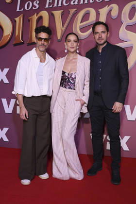 Los Encantos del Sinverguenza Red Carpet (L-R) Erick Elias, Carolina Miranda and Manolo Cardona attend the red carpet for ˜Los Encantos del Sinverguenza™ tv series at Videocine. on April 22, 2026 in Mexico City, Mexico. (Photo by Yamak Perea Eyepix Group) Copyright: xYamakxPerea xEyepixxGroupx YP_22042026_181540