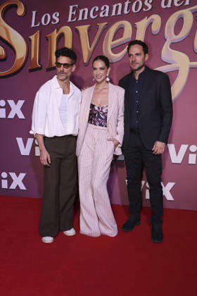 Los Encantos del Sinverguenza Red Carpet (L-R) Erick Elias, Carolina Miranda and Manolo Cardona attend the red carpet for ˜Los Encantos del Sinverguenza™ tv series at Videocine. on April 22, 2026 in Mexico City, Mexico. (Photo by Yamak Perea Eyepix Group) Copyright: xYamakxPerea xEyepixxGroupx YP_22042026_181542