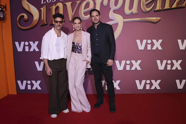 Los Encantos del Sinverguenza Red Carpet (L-R) Erick Elias, Carolina Miranda and Manolo Cardona attend the red carpet for ˜Los Encantos del Sinverguenza™ tv series at Videocine. on April 22, 2026 in Mexico City, Mexico. (Photo by Yamak Perea Eyepix Group) Copyright: xYamakxPerea xEyepixxGroupx YP_22042026_181545