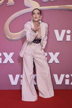 Los Encantos del Sinverguenza Red Carpet Carolina Miranda attends the red carpet for ˜Los Encantos del Sinverguenza™ tv series at Videocine. on April 22, 2026 in Mexico City, Mexico. (Photo by Yamak Perea Eyepix Group) Copyright: xYamakxPerea xEyepixxGroupx YP_22042026_181388