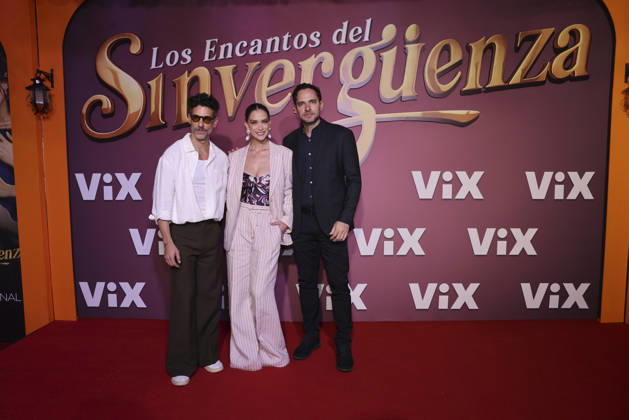 Los Encantos del Sinverguenza Red Carpet (L-R) Erick Elias, Carolina Miranda and Manolo Cardona attend the red carpet for ˜Los Encantos del Sinverguenza™ tv series at Videocine. on April 22, 2026 in Mexico City, Mexico. (Photo by Yamak Perea Eyepix Group) Copyright: xYamakxPerea xEyepixxGroupx YP_22042026_181537