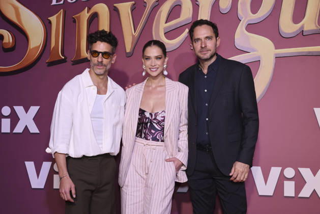 Los Encantos del Sinverguenza Red Carpet (L-R) Erick Elias, Carolina Miranda and Manolo Cardona attend the red carpet for ˜Los Encantos del Sinverguenza™ tv series at Videocine. on April 22, 2026 in Mexico City, Mexico. (Photo by Yamak Perea Eyepix Group) Copyright: xYamakxPerea xEyepixxGroupx YP_22042026_181538