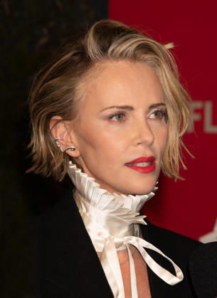 Arrivals for the New York premiere of Netflix s Apex at the Plaza Hotel Featuring: Charlize Theron Where: New York, United States When: 22 Apr 2026 Credit: Janet Mayer INSTARimages.com EDITORIAL USE ONLY. NOT FOR USE BY NEWSPAPERS BASED IN THE UK. Copyright: xx instar55637175