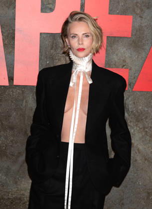 Arrivals for the New York premiere of Netflix s Apex at the Plaza Hotel Featuring: Charlize Theron Where: New York, United States When: 22 Apr 2026 Credit: Janet Mayer INSTARimages.com EDITORIAL USE ONLY. NOT FOR USE BY NEWSPAPERS BASED IN THE UK. Copyright: xx instar55637160