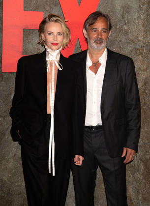 Arrivals for the New York premiere of Netflix s Apex at the Plaza Hotel Featuring: Charlize Theron and Baltasar Kormakur Where: New York, United States When: 22 Apr 2026 Credit: Janet Mayer INSTARimages.com EDITORIAL USE ONLY. NOT FOR USE BY NEWSPAPERS BASED IN THE UK. Copyright: xx instar55637174