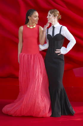 Alex Scott und Jess Glynne bei der Europapremiere des Kinofilms The Devil Wears Prada 2 Der Teufel trägt Prada 2 im Cineworld Leicester Square & Vue West End. London, 22.04.2026