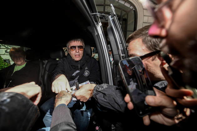 **NO WEB AND NEWSPAPERS ONLY FOR ITALY** Liam Gallagher and his mother Peggy leave the Hotel Eden in Via Ludovisi.  Copyright: xRomax xipa-agency.netx xRomax IPA_Agency_IPA74167066