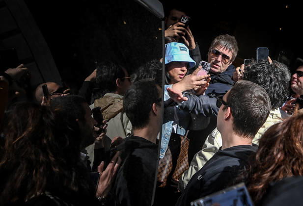 **NO WEB AND NEWSPAPERS ONLY FOR ITALY** Liam Gallagher and his mother Peggy leave the Hotel Eden in Via Ludovisi.  Copyright: xRomax xipa-agency.netx xRomax IPA_Agency_IPA74167076