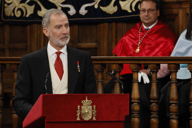 Spain s King Felipe VI delivers a speech during the 2025 Cervantes Literature Prize awarding ceremony to Mexican author Gonzalo Celorio at the University of Alcala de Henares, Madrid, Spain, 23 April 2026. The Cervantes Prize is the most important award for Hispanic Literature that is delivered each 23 April to mark World Book Day and Spanish writer Miguel de Cervantes passing. Spain s Royal Couple hands in Cervantes Literature Prize to Mexican writer Gonzalo Celorio !ACHTUNG: NUR REDAKTIONELLE NUTZUNG!  Copyright: xBallesterosx GRAF8270 20260423-55020071736_1
